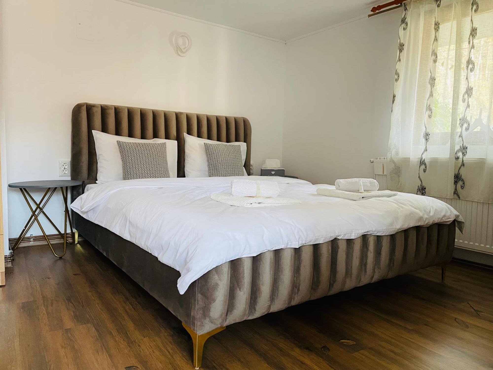 Casamaria Hotell Slănic-Moldova Exteriör bild