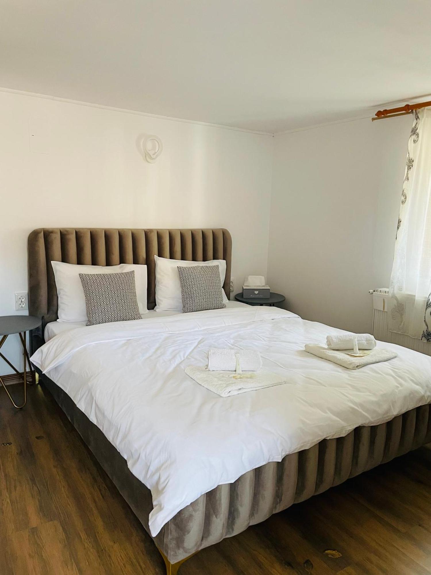 Casamaria Hotell Slănic-Moldova Exteriör bild