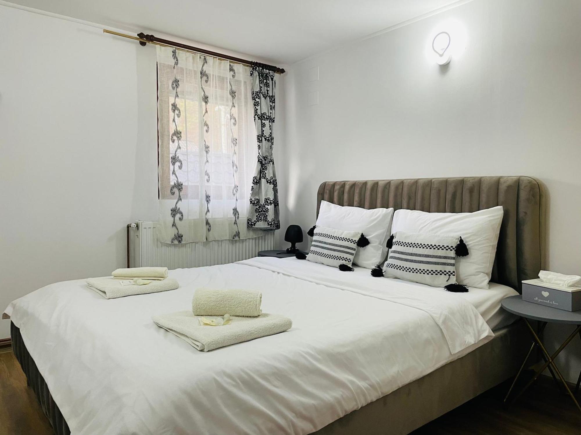 Casamaria Hotell Slănic-Moldova Exteriör bild