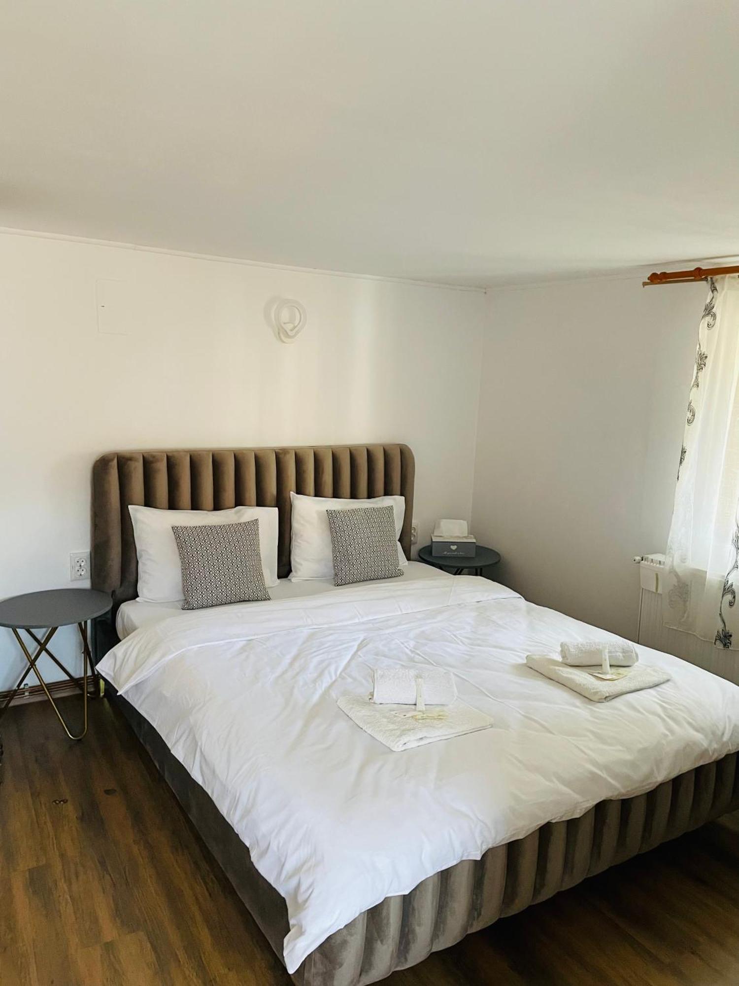 Casamaria Hotell Slănic-Moldova Exteriör bild